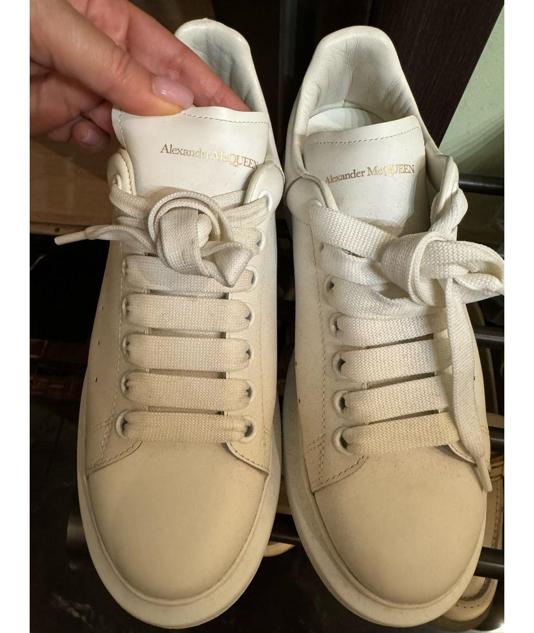 ALEXANDER MCQUEEN Белые кожаные кроссовки, фото 3