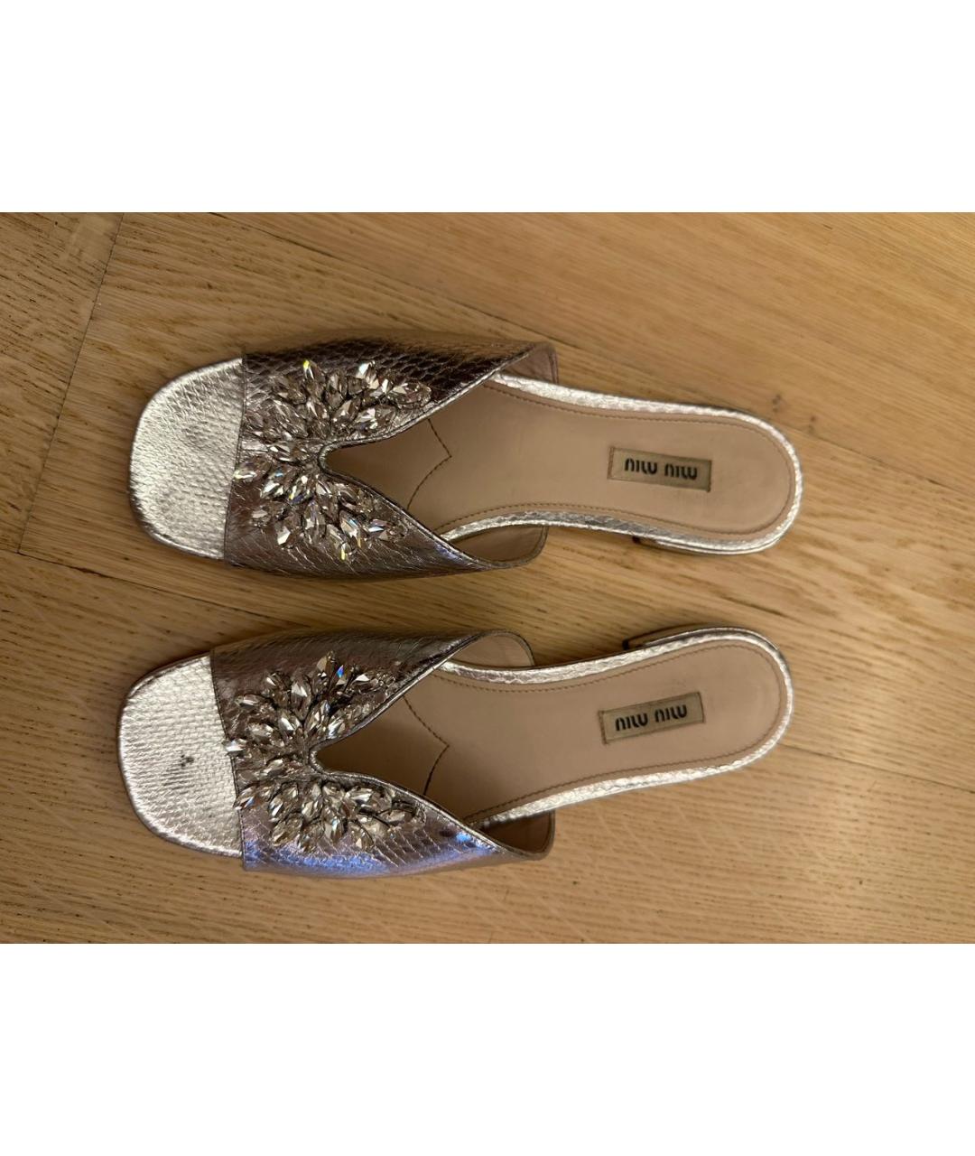 MIU MIU Серебряные кожаные шлепанцы, фото 2