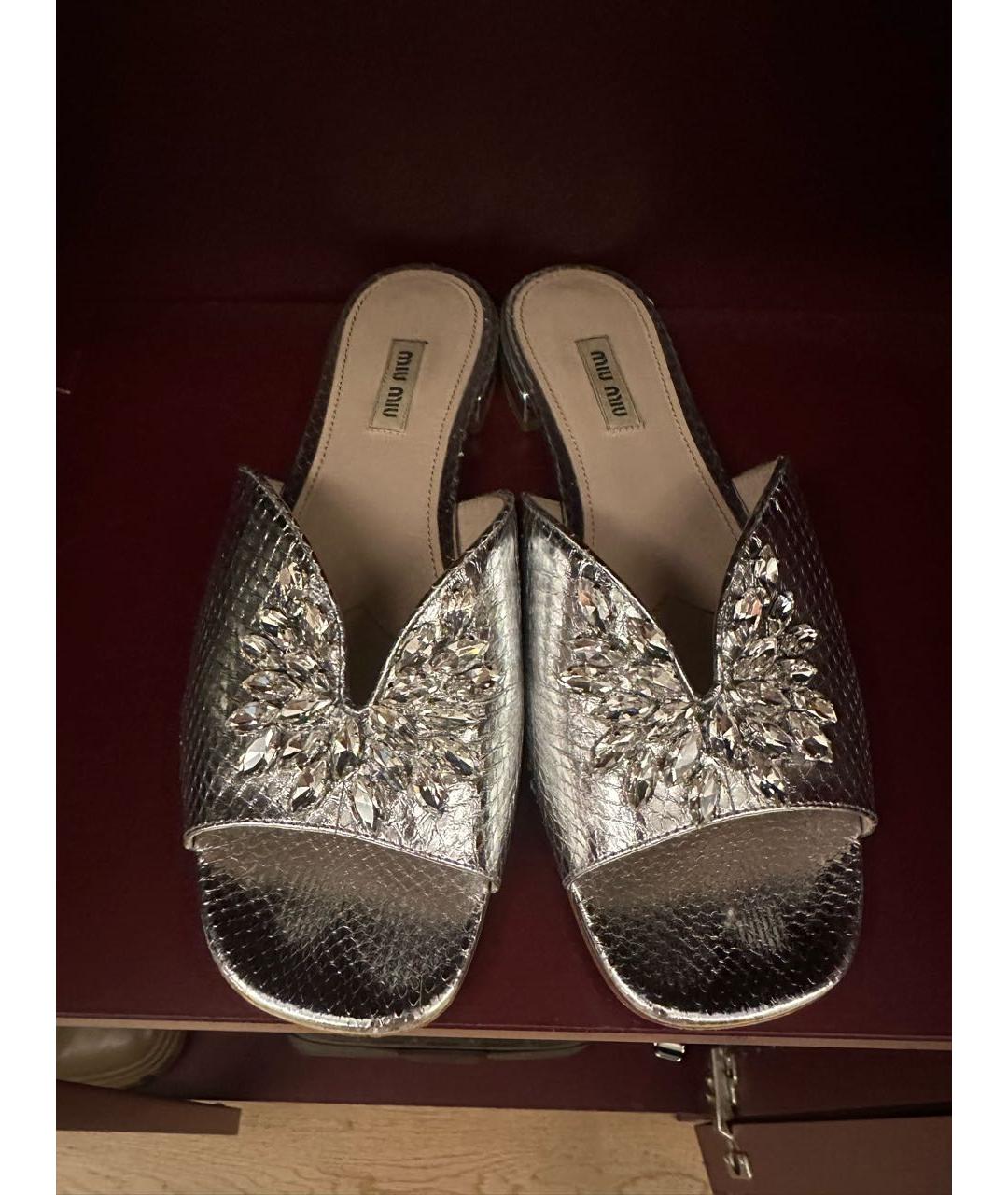 MIU MIU Серебряные кожаные шлепанцы, фото 3