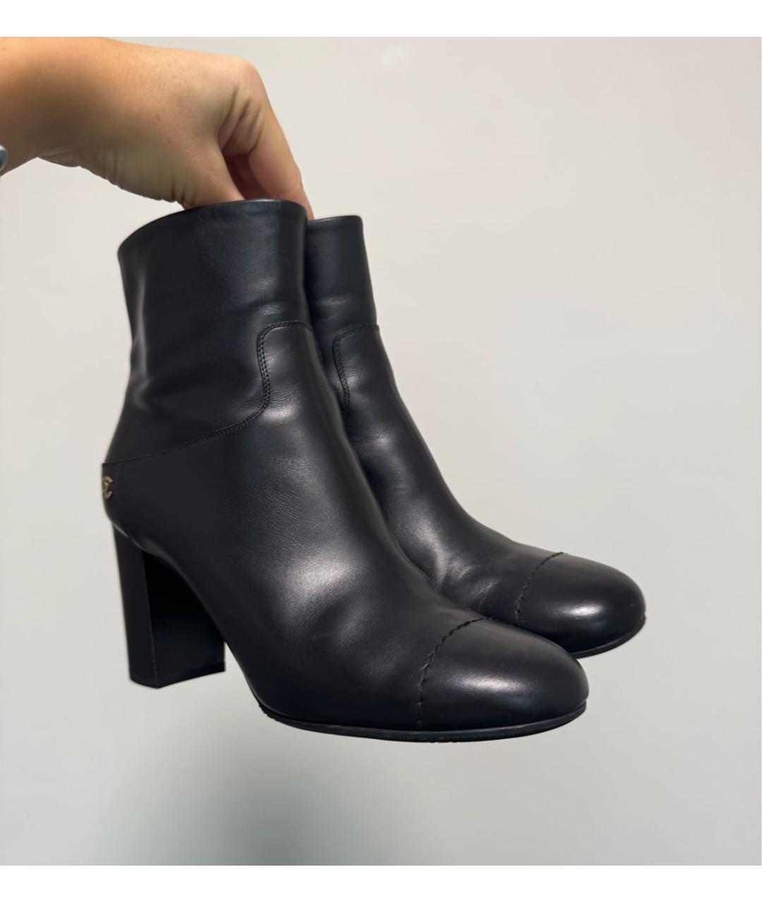 CHANEL Черные кожаные ботильоны, фото 2