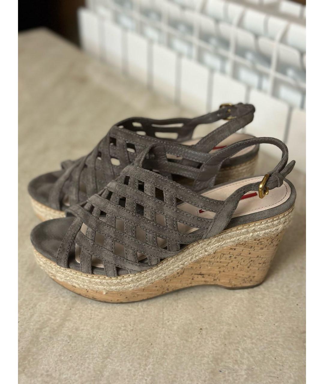 PRADA Серые замшевые босоножки, фото 7