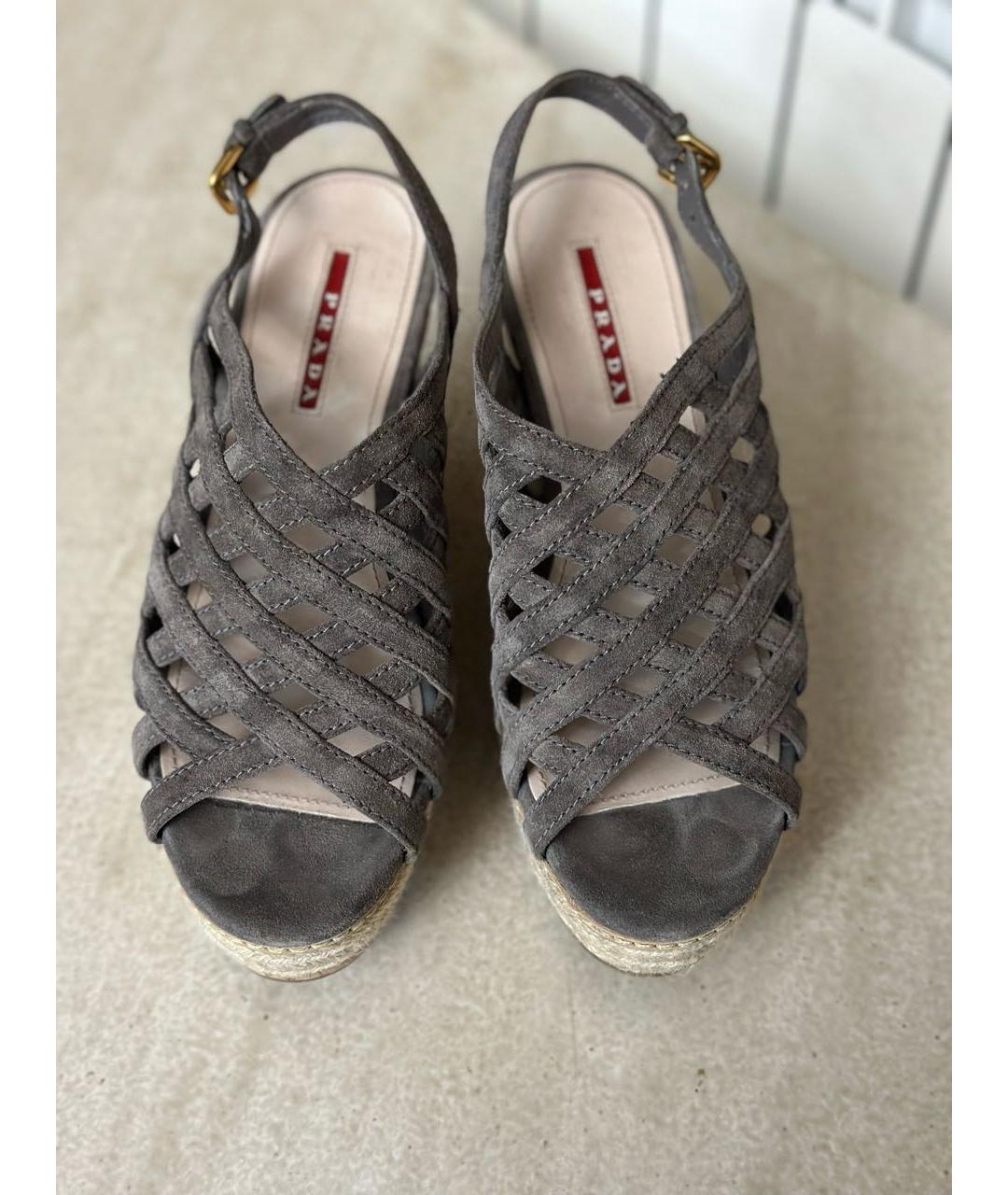 PRADA Серые замшевые босоножки, фото 3