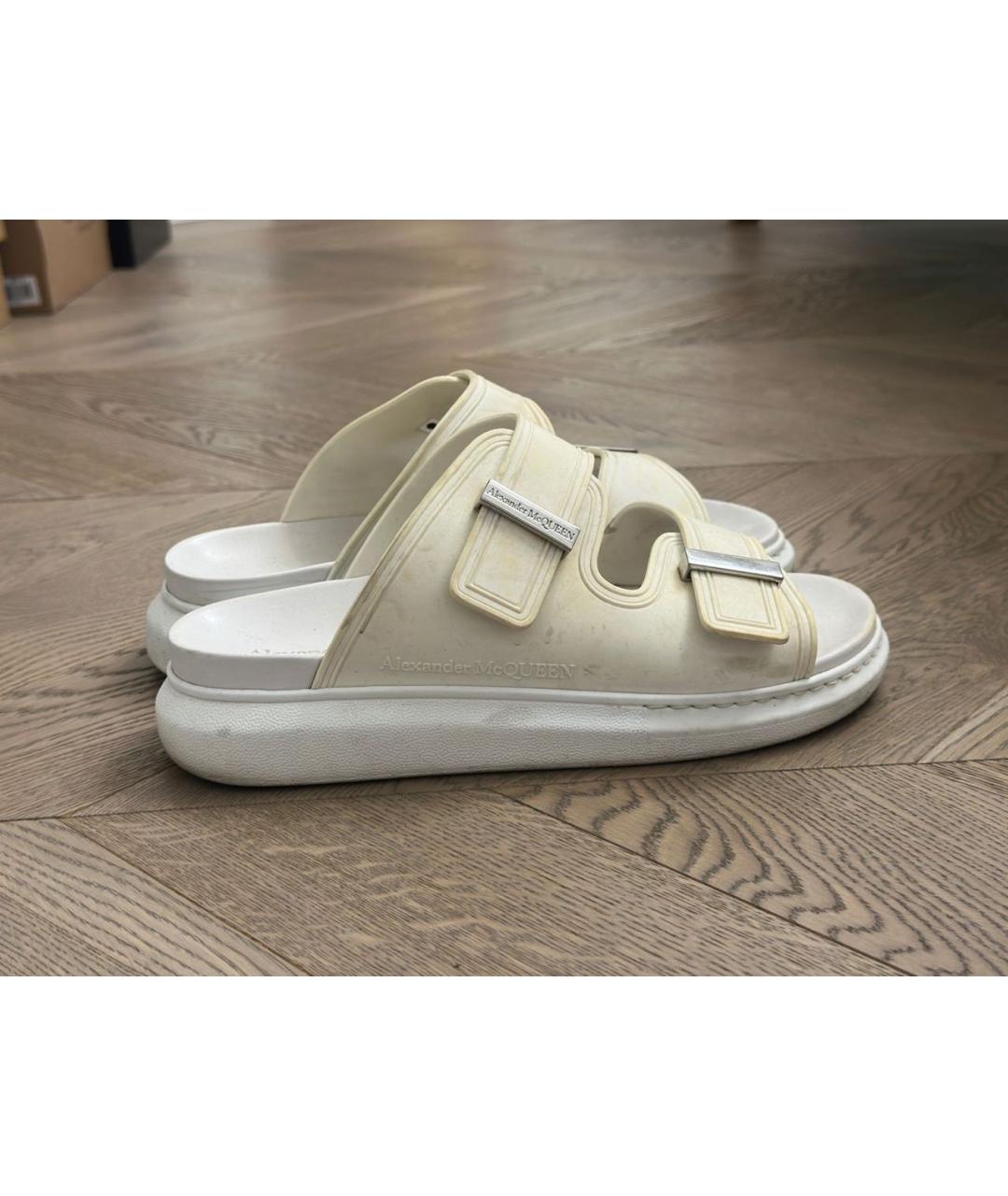 ALEXANDER MCQUEEN Белые кожаные шлепанцы, фото 4