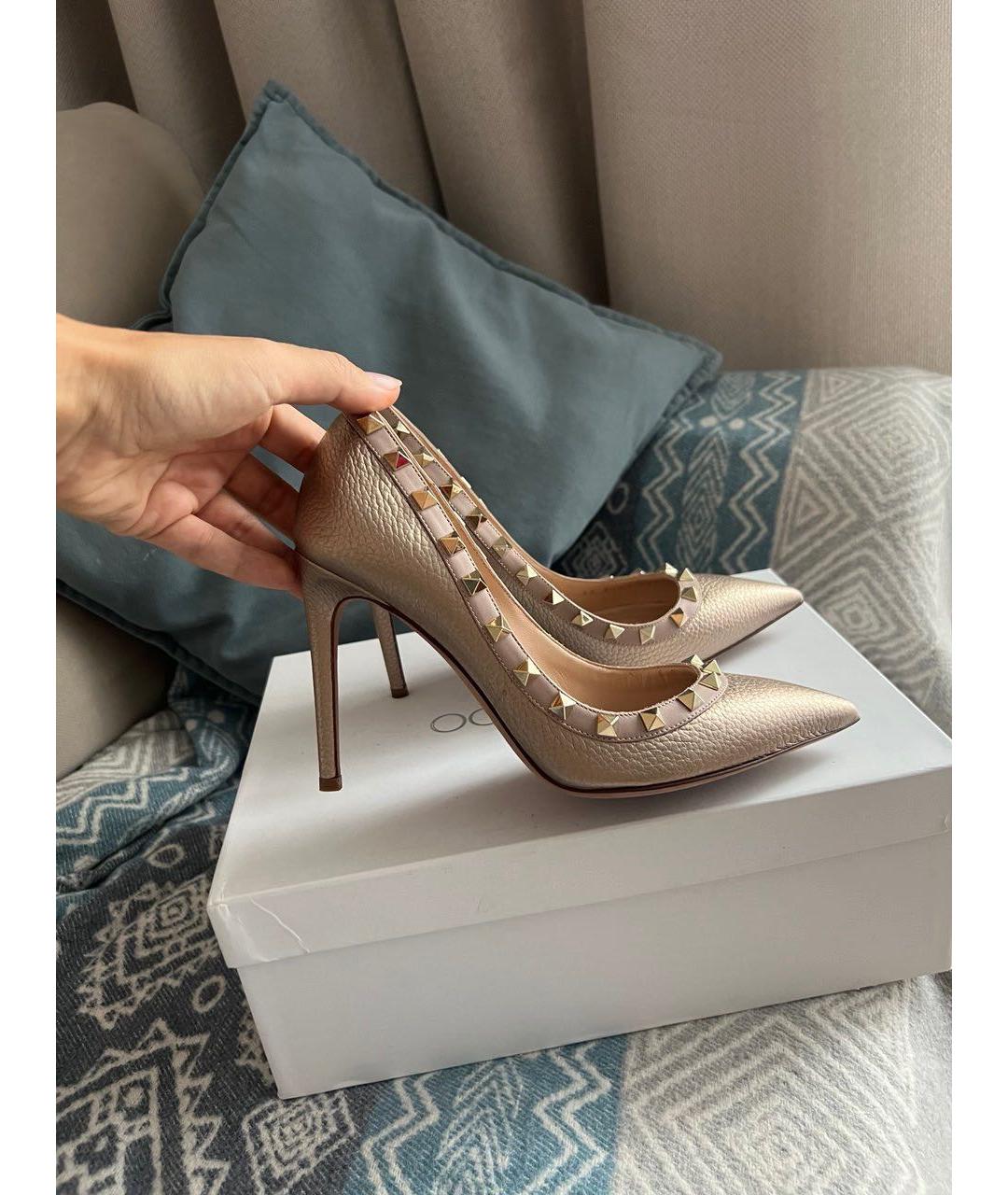 VALENTINO Золотые кожаные туфли, фото 5