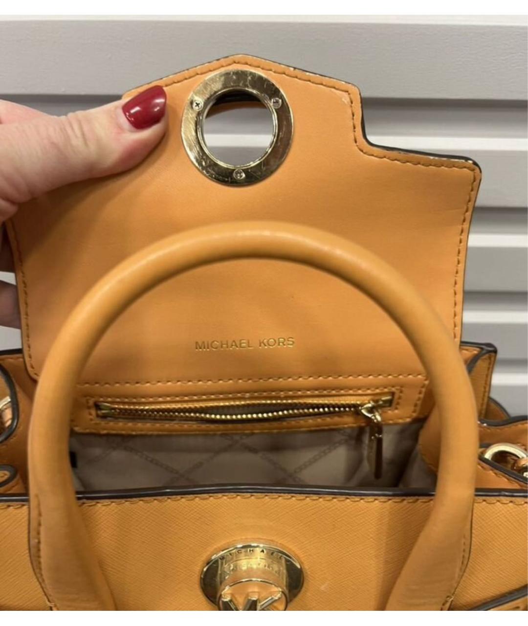 MICHAEL KORS Горчичная кожаная сумка через плечо, фото 5