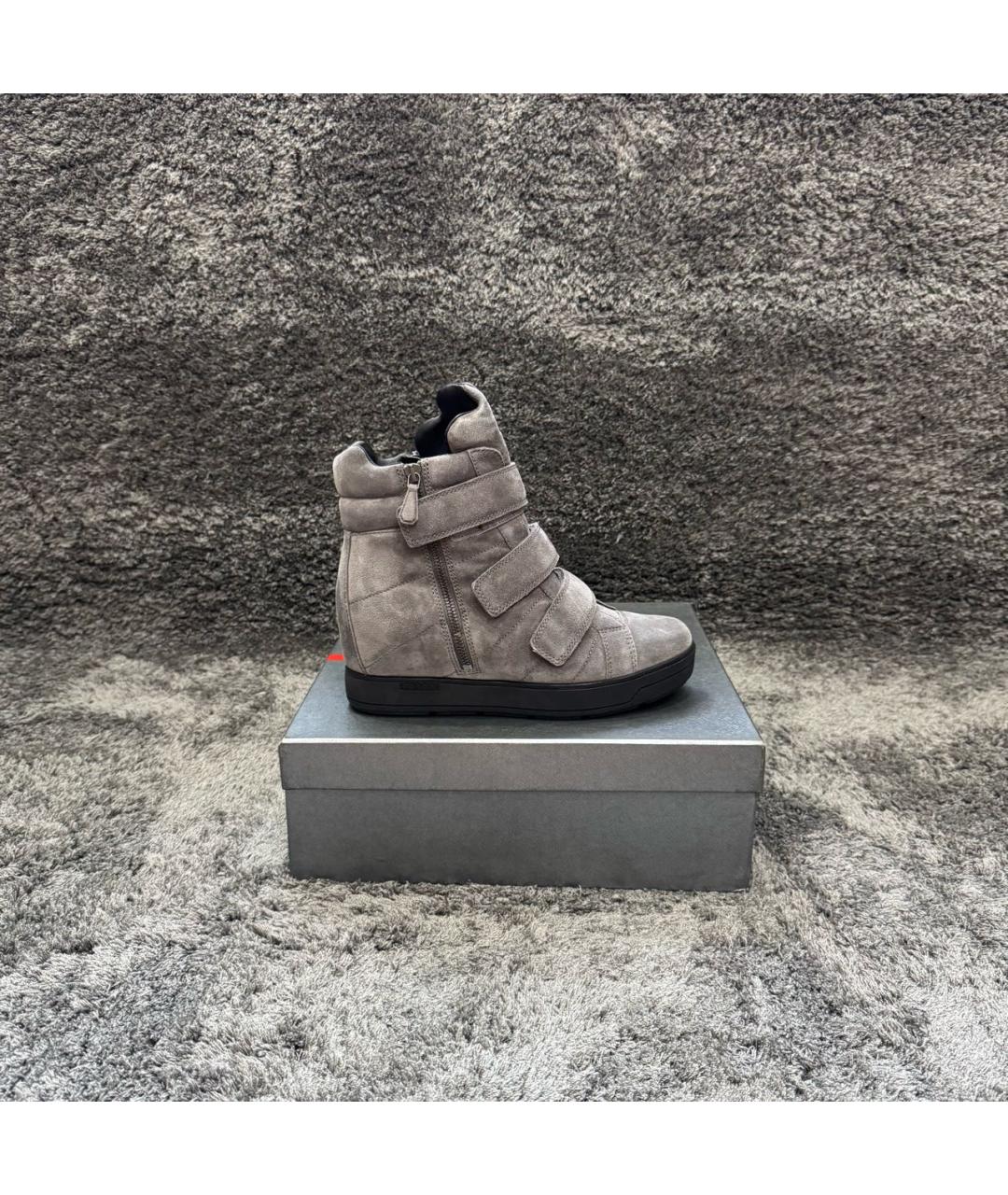 PRADA Серые замшевые кроссовки, фото 9