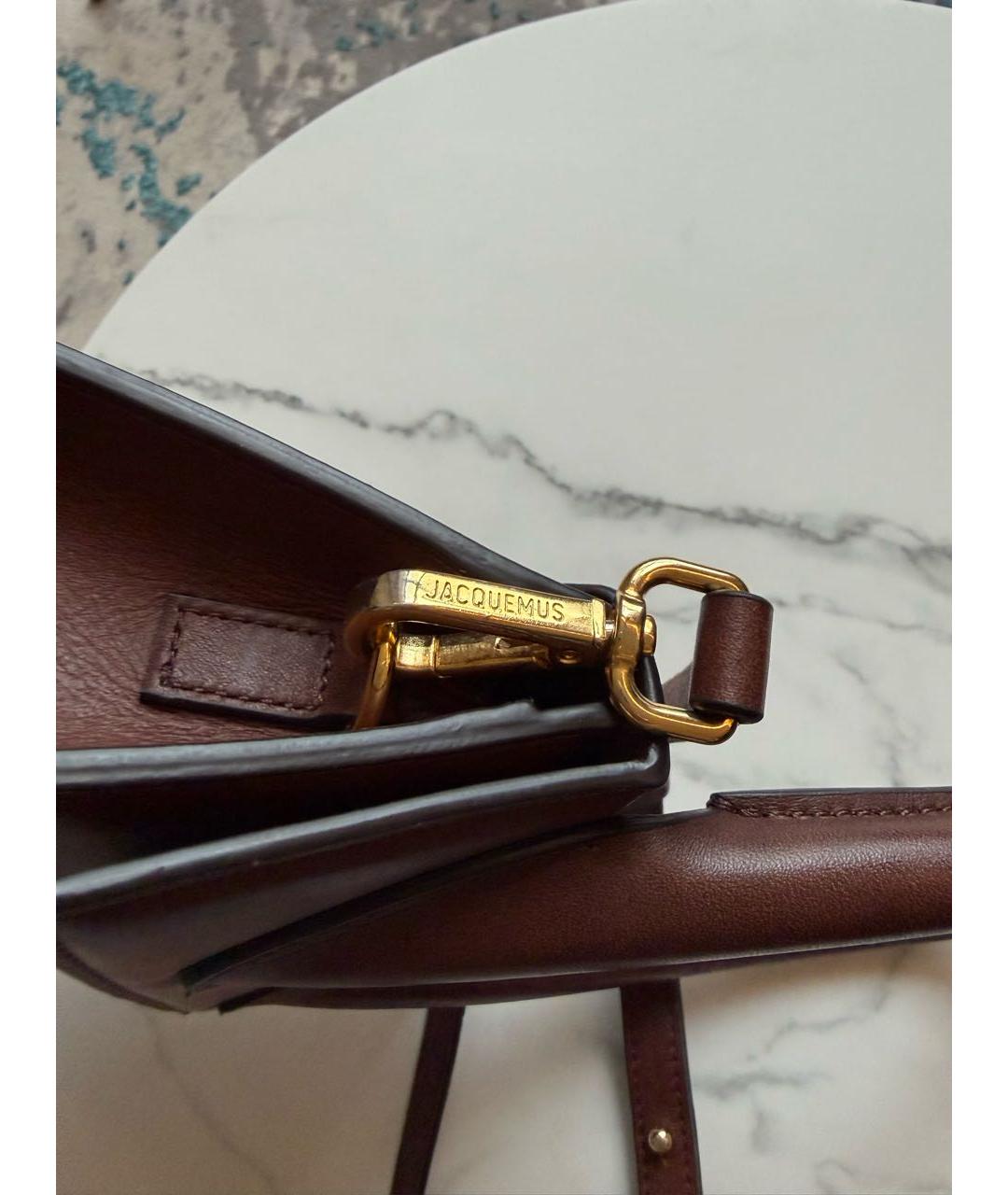 JACQUEMUS Коричневая кожаная сумка с короткими ручками, фото 6