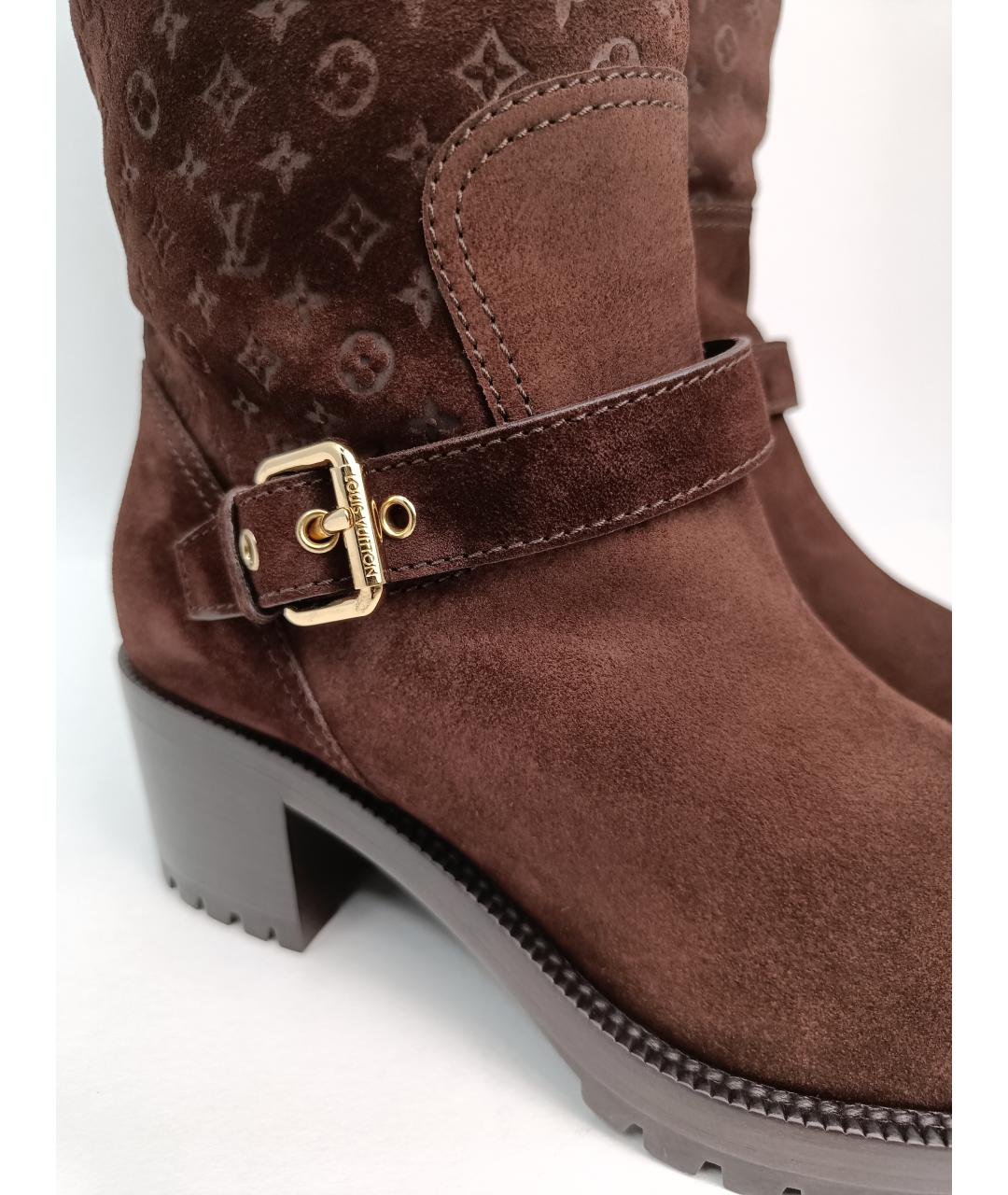 LOUIS VUITTON Коричневые замшевые сапоги, фото 7