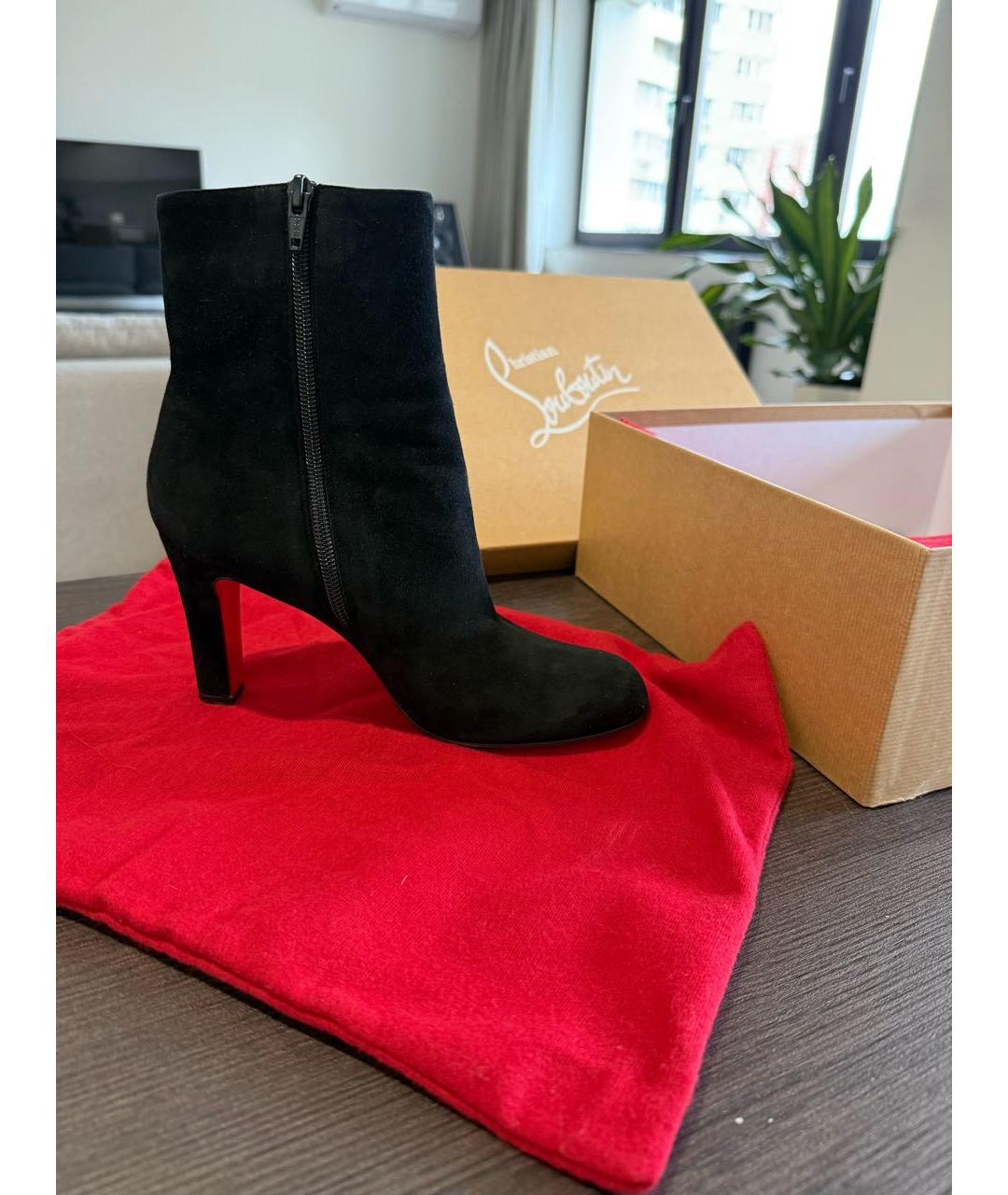 CHRISTIAN LOUBOUTIN Черные замшевые ботильоны, фото 2