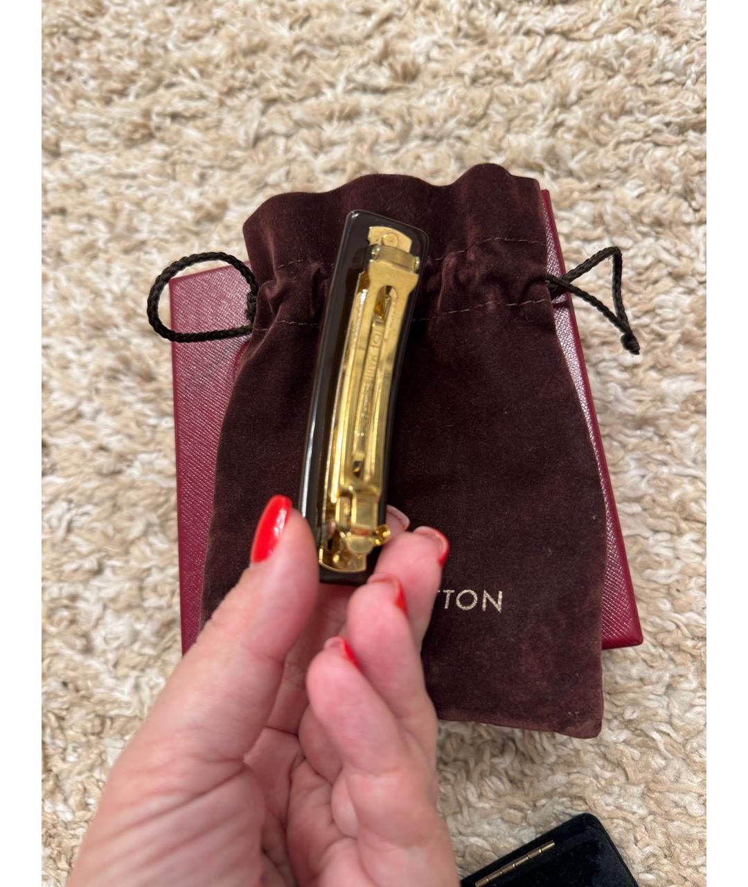 LOUIS VUITTON Коричневая заколка, фото 3