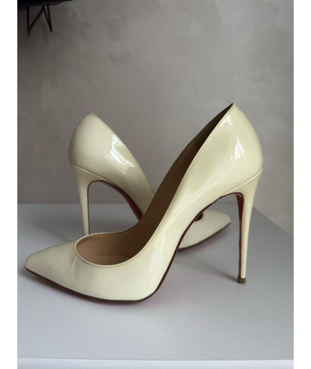 CHRISTIAN LOUBOUTIN Белые туфли из лакированной кожи, фото 6