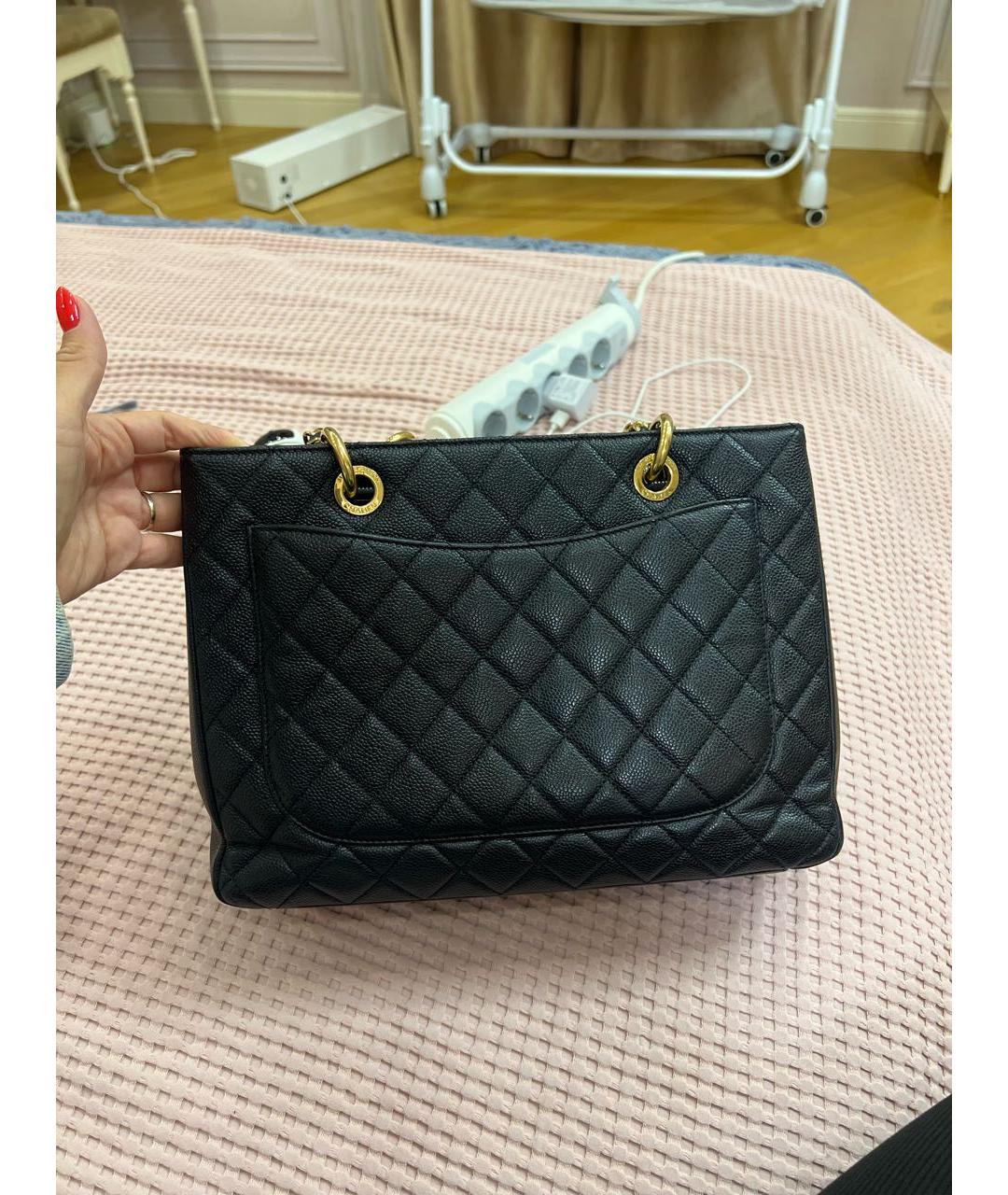 CHANEL Черная кожаная сумка тоут, фото 3