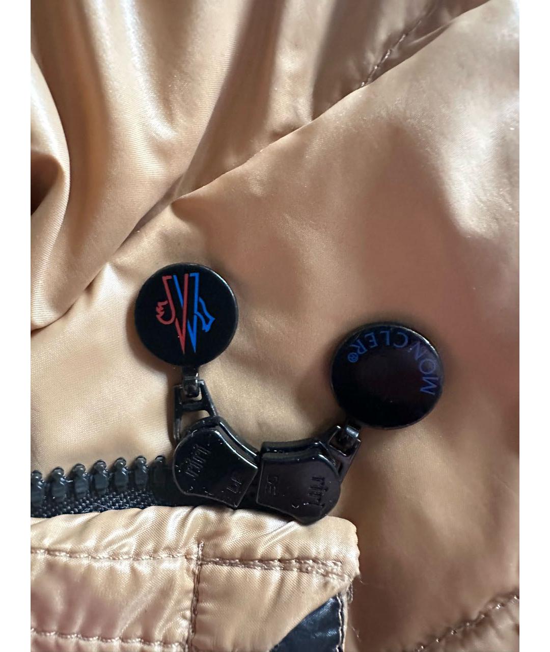 MONCLER Горчичный полиамидовый пуховик, фото 6