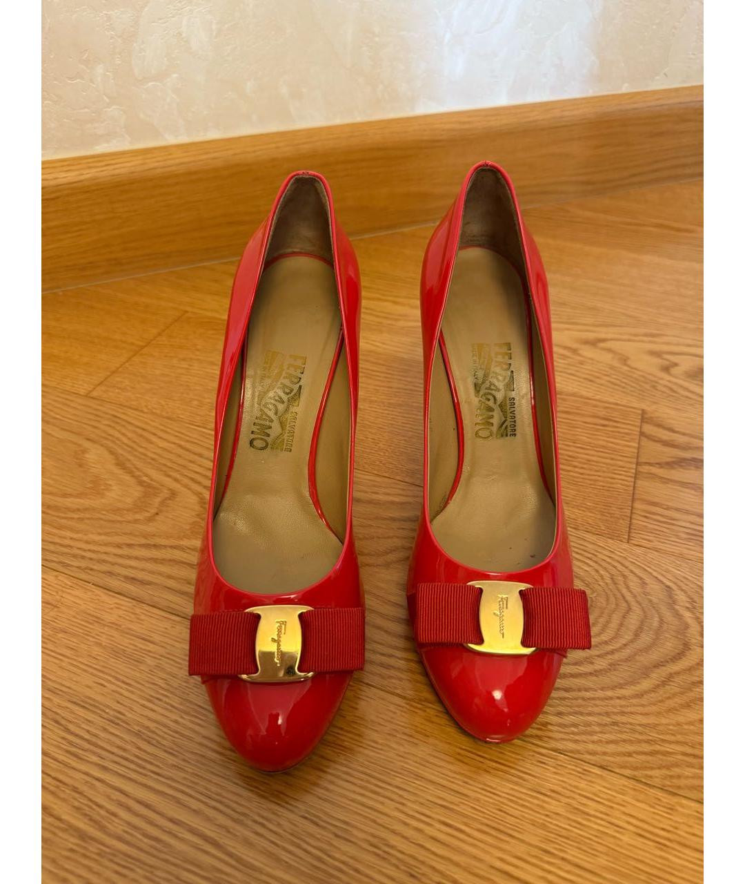 FERRAGAMO Красные туфли из лакированной кожи, фото 2