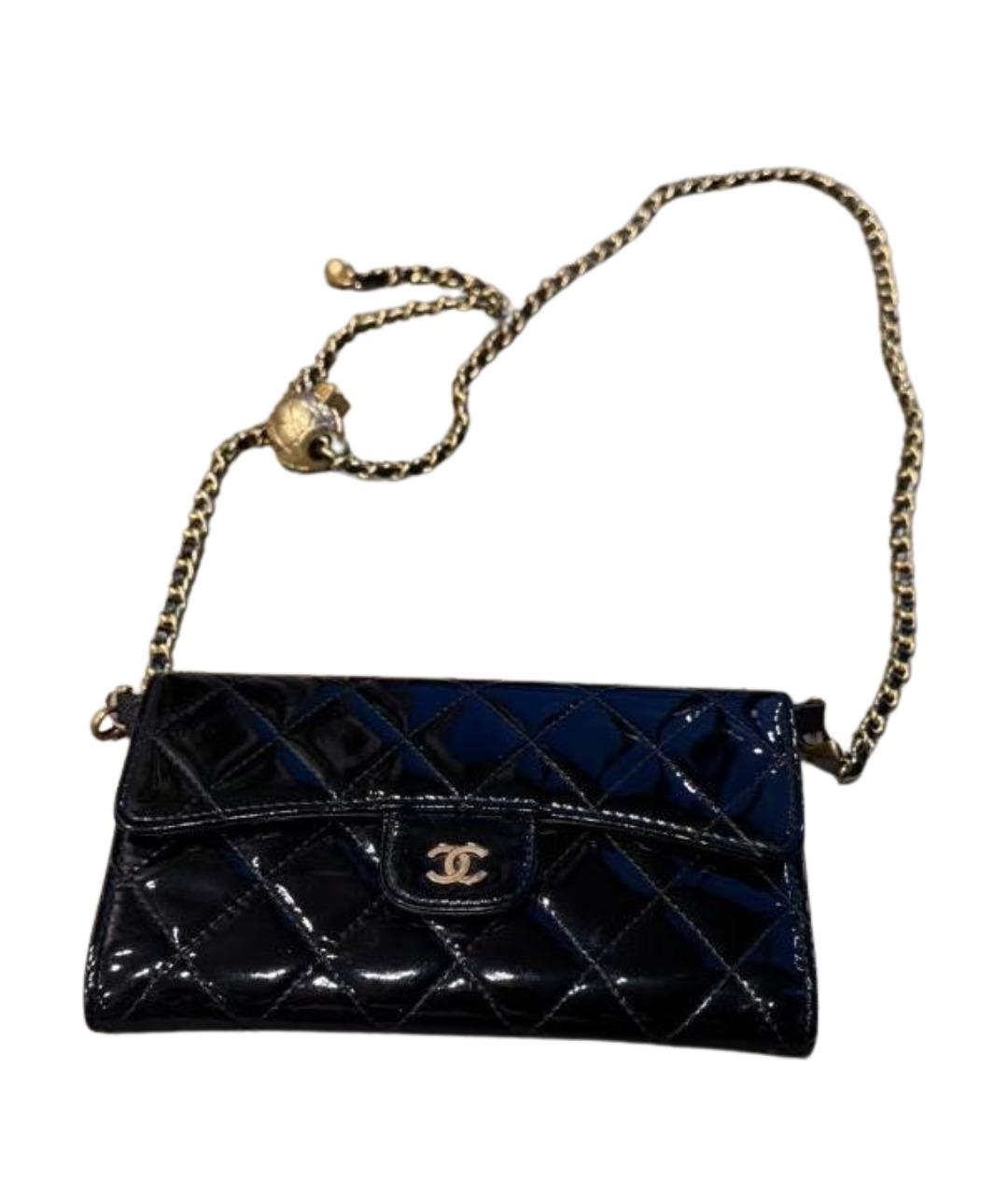 CHANEL Черная сумка через плечо из лакированной кожи, фото 1