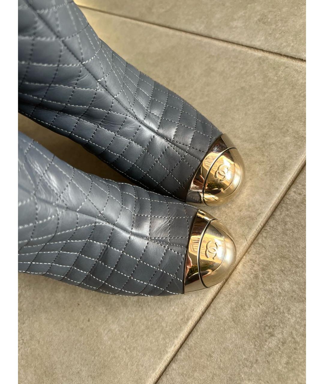 CHANEL Серые кожаные сапоги, фото 5