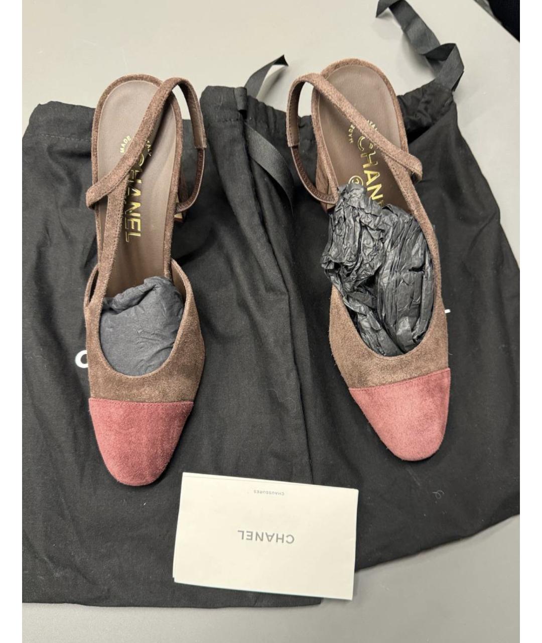 CHANEL Коричневые замшевые лодочки на низком каблуке, фото 2