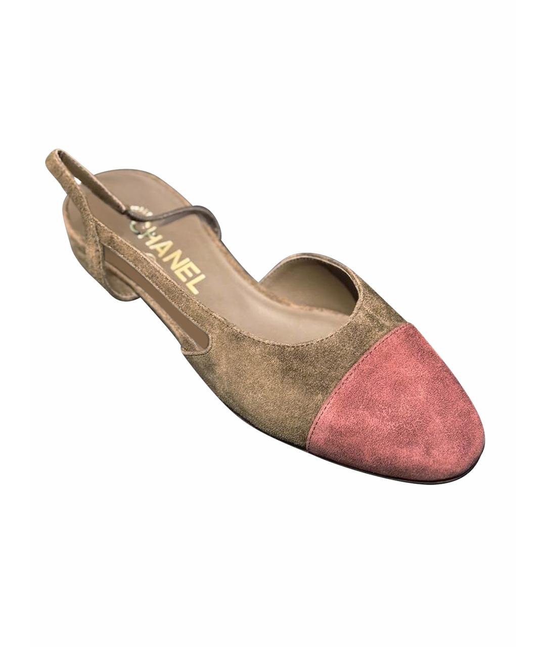 CHANEL Коричневые замшевые лодочки на низком каблуке, фото 1