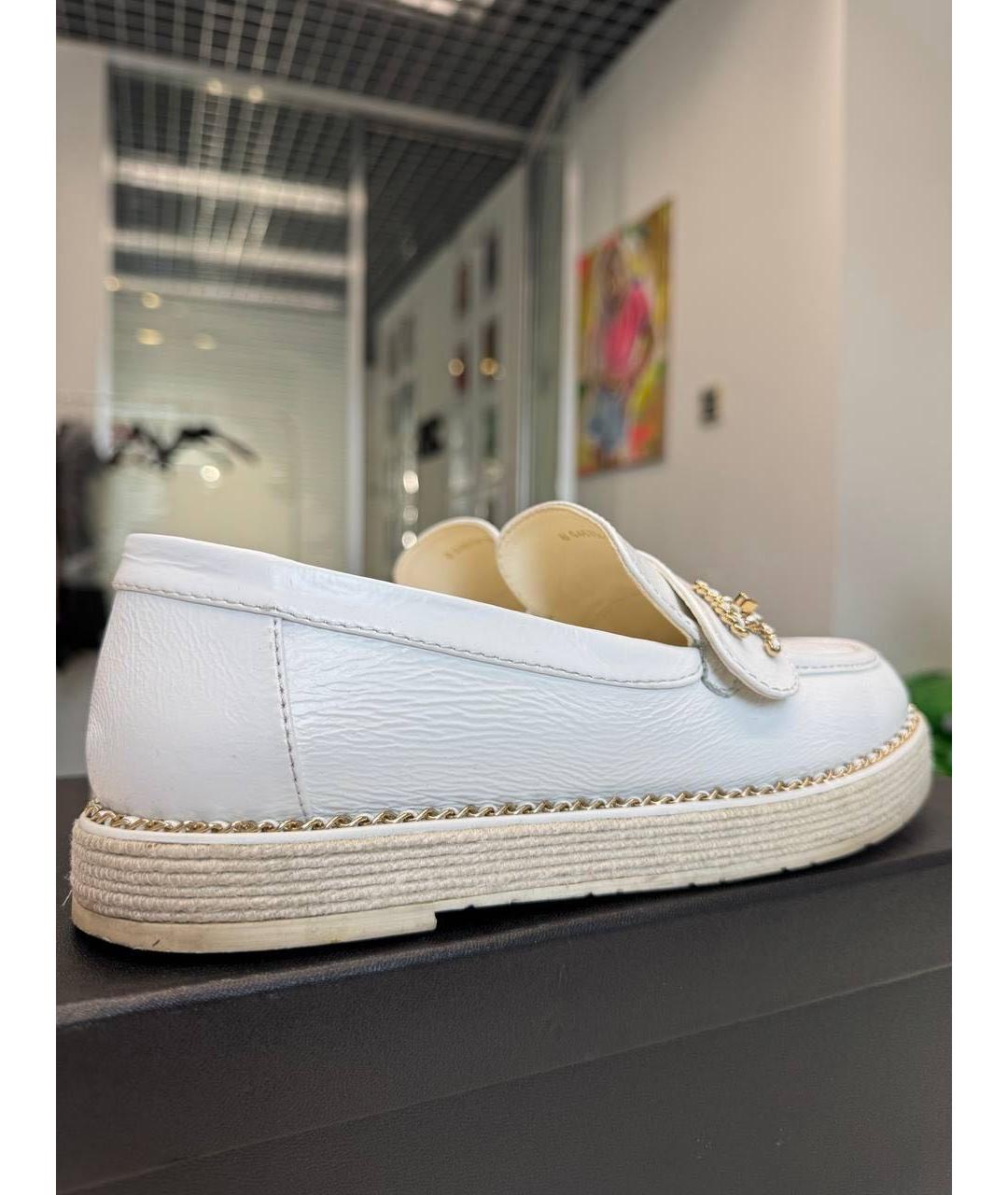 CHANEL Белые кожаные лоферы, фото 3