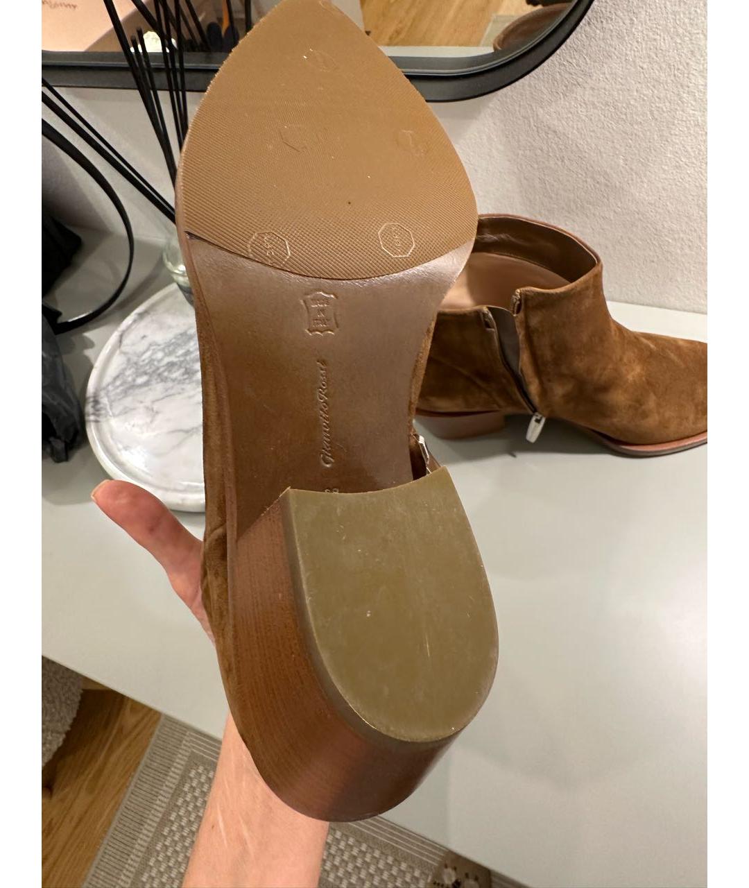 GIANVITO ROSSI Коричневые замшевые ботильоны, фото 5