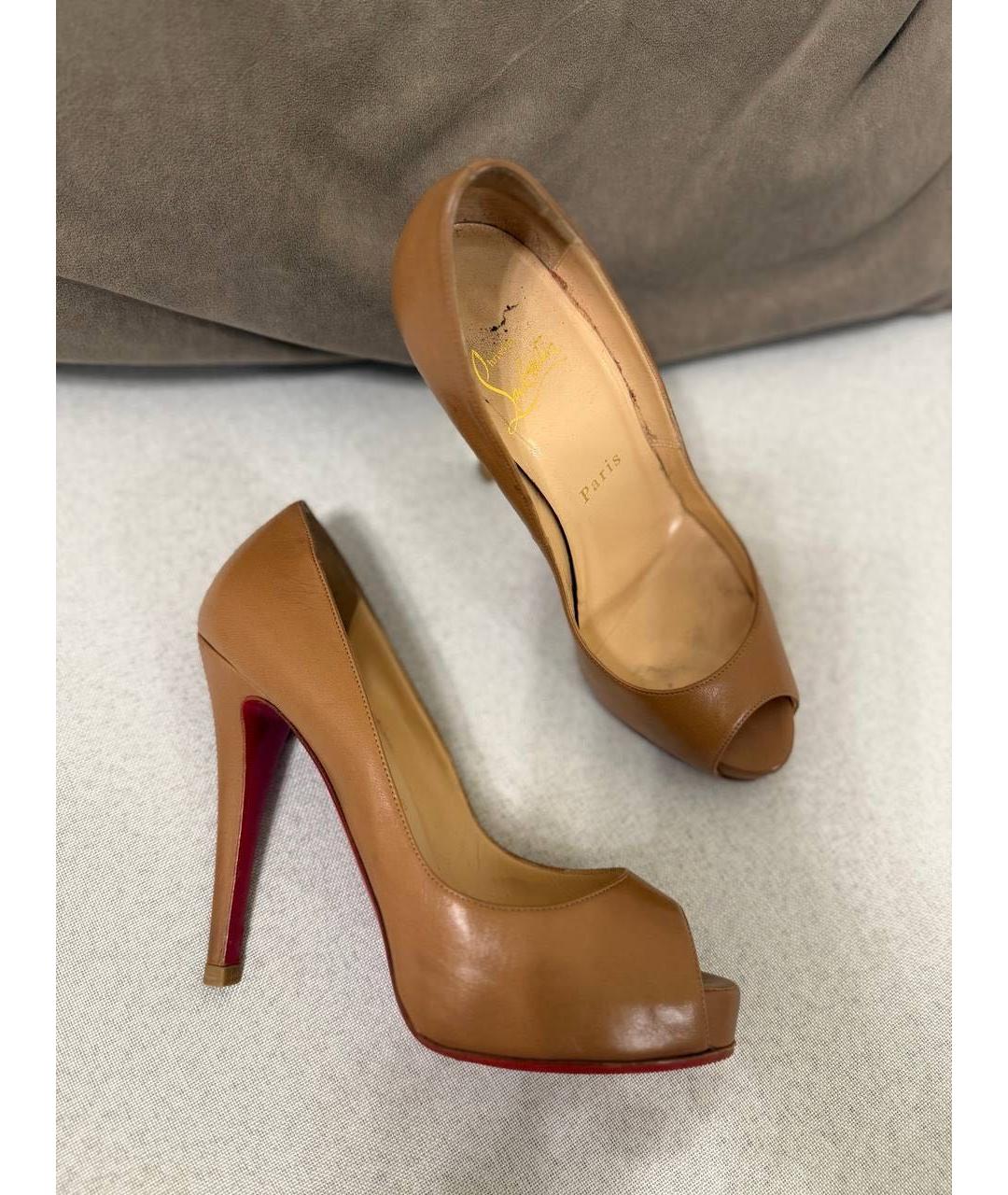 CHRISTIAN LOUBOUTIN Бежевые туфли из лакированной кожи, фото 6