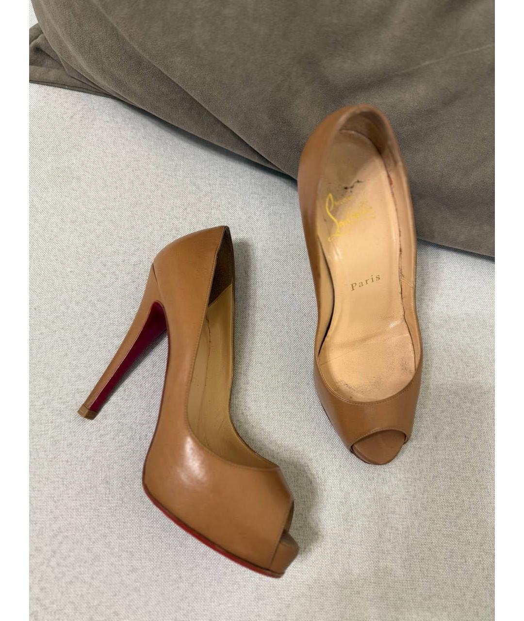 CHRISTIAN LOUBOUTIN Бежевые туфли из лакированной кожи, фото 5