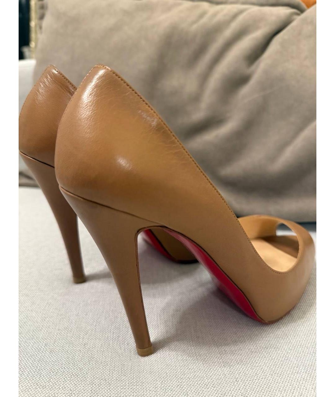 CHRISTIAN LOUBOUTIN Бежевые туфли из лакированной кожи, фото 4