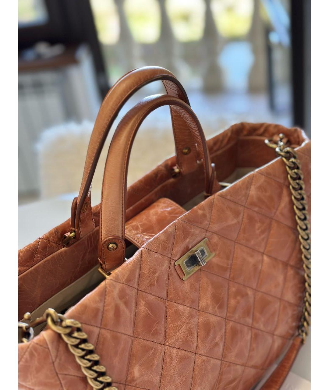 CHANEL Оранжевая кожаная сумка с короткими ручками, фото 4