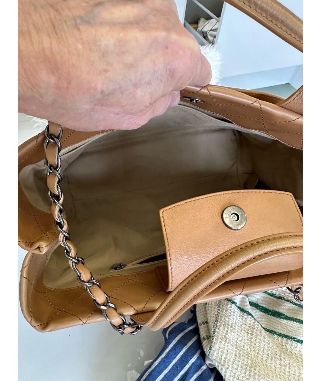 CHANEL Оранжевая кожаная сумка с короткими ручками, фото 2