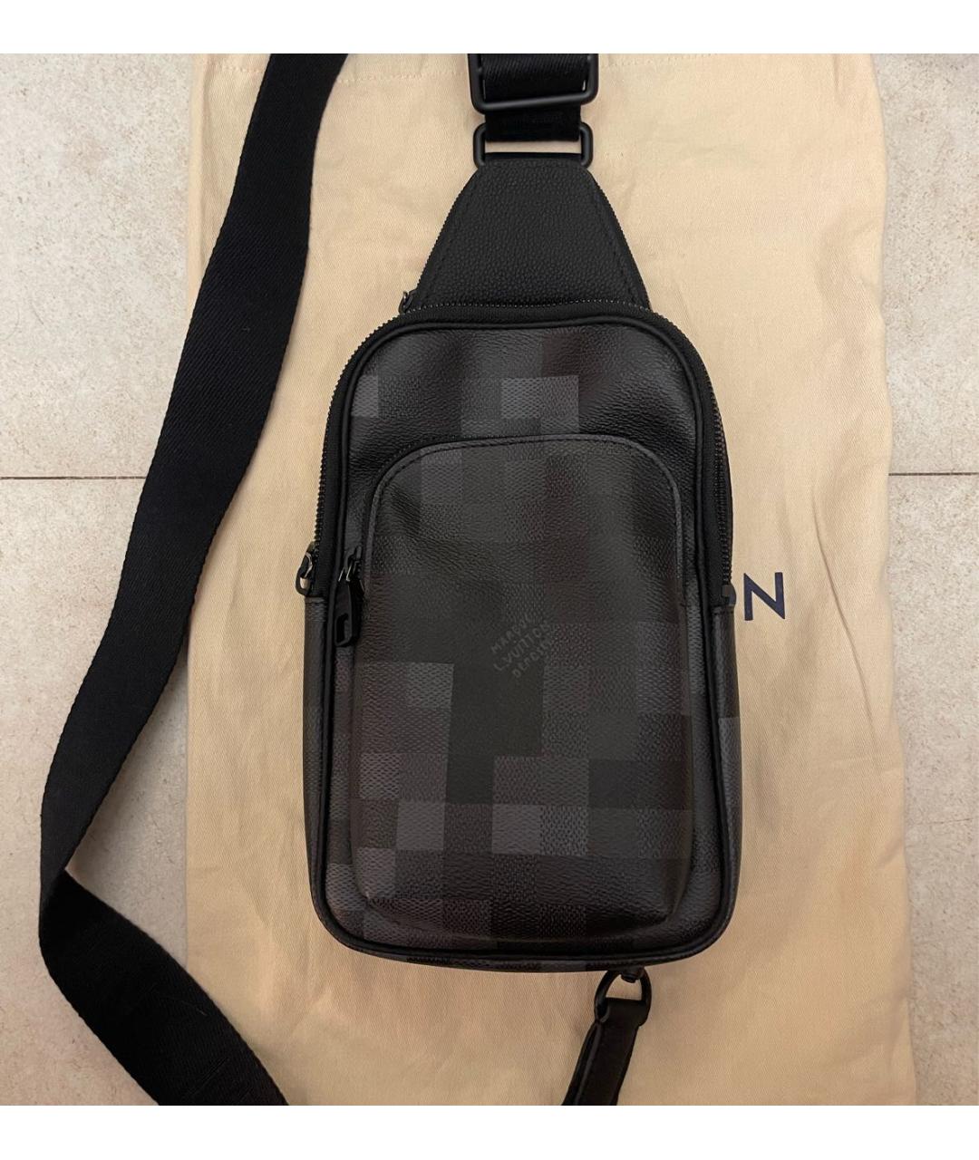 LOUIS VUITTON Черная кожаная барсетка, фото 5