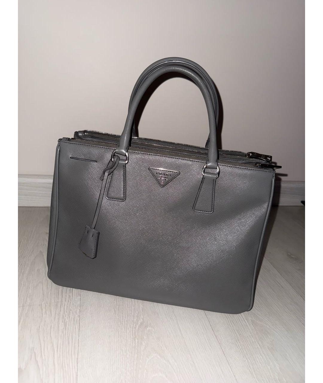 PRADA Серая кожаная сумка через плечо, фото 4