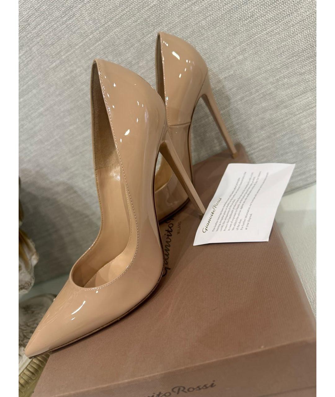 GIANVITO ROSSI Бежевые туфли из лакированной кожи, фото 6