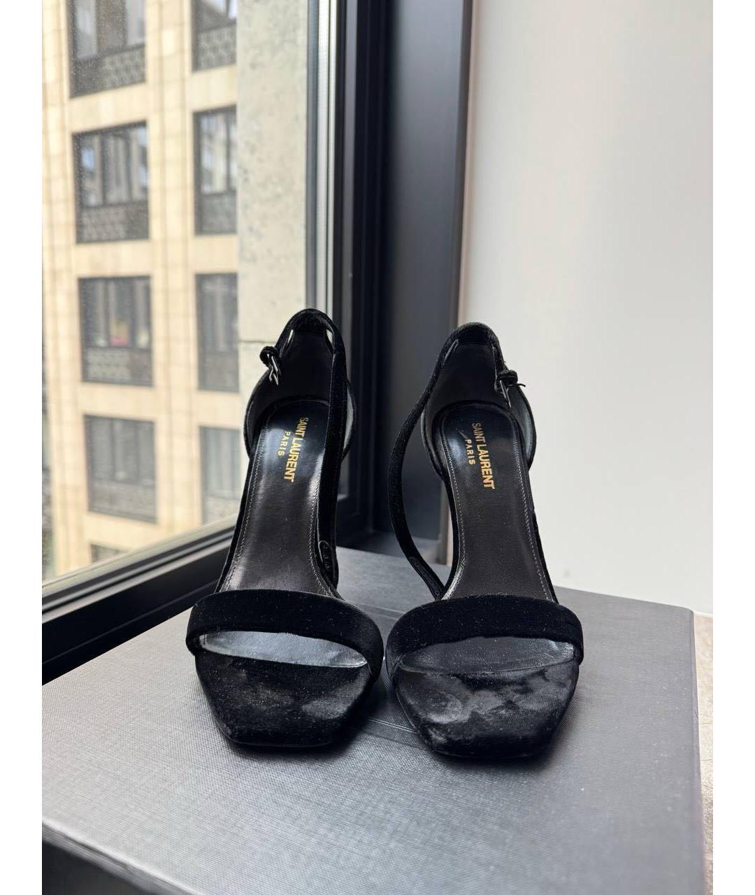 SAINT LAURENT Черные бархатные босоножки, фото 2