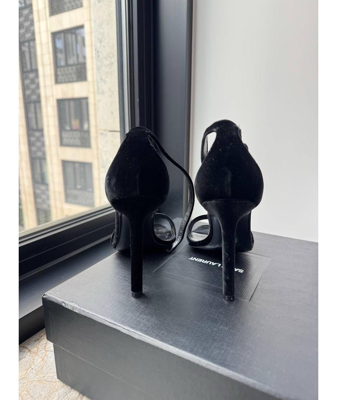 SAINT LAURENT Черные бархатные босоножки, фото 4