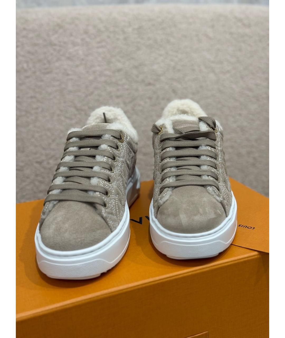 LOUIS VUITTON Бежевые замшевые кроссовки, фото 2