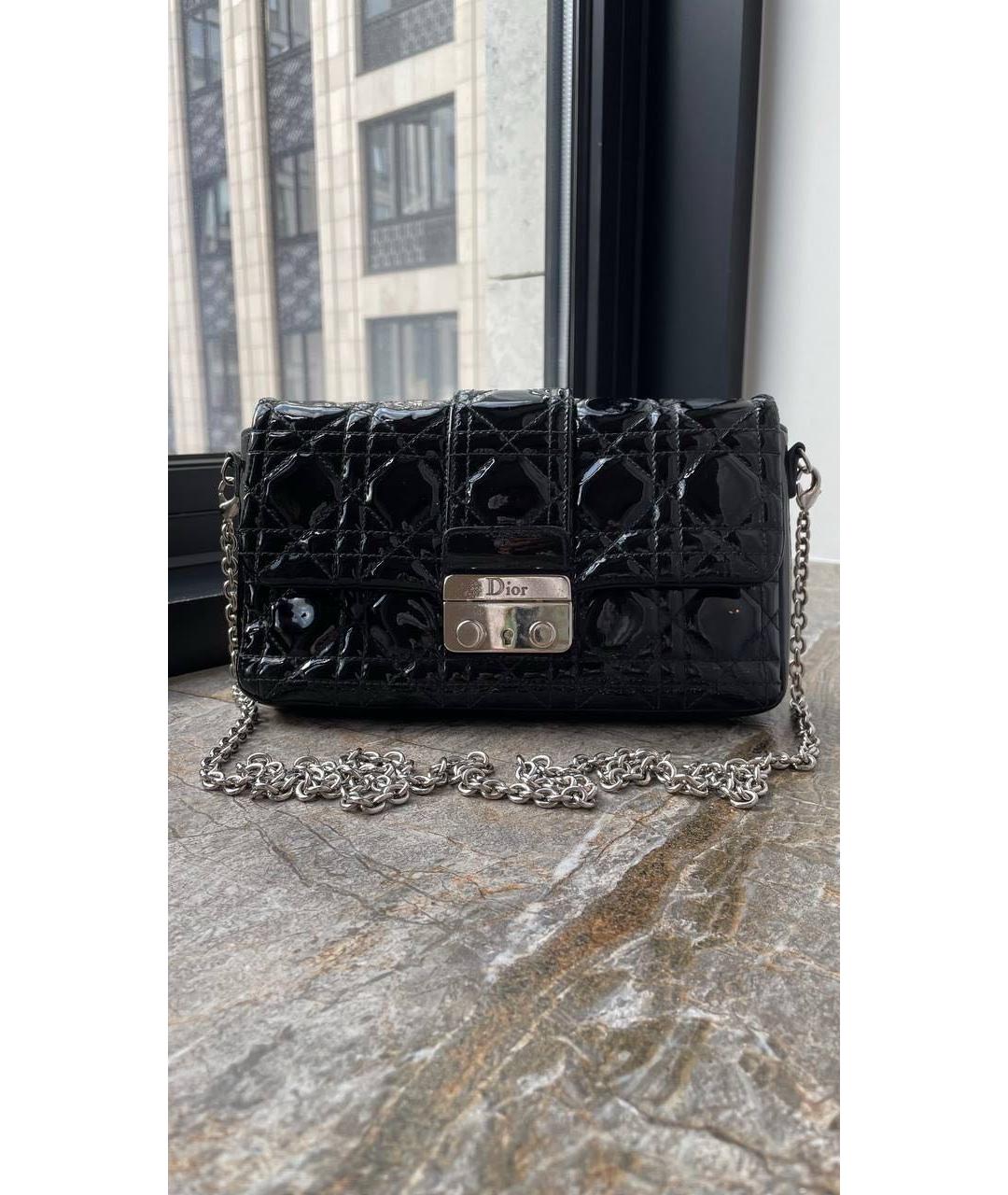 CHRISTIAN DIOR Черная сумка через плечо из лакированной кожи, фото 6