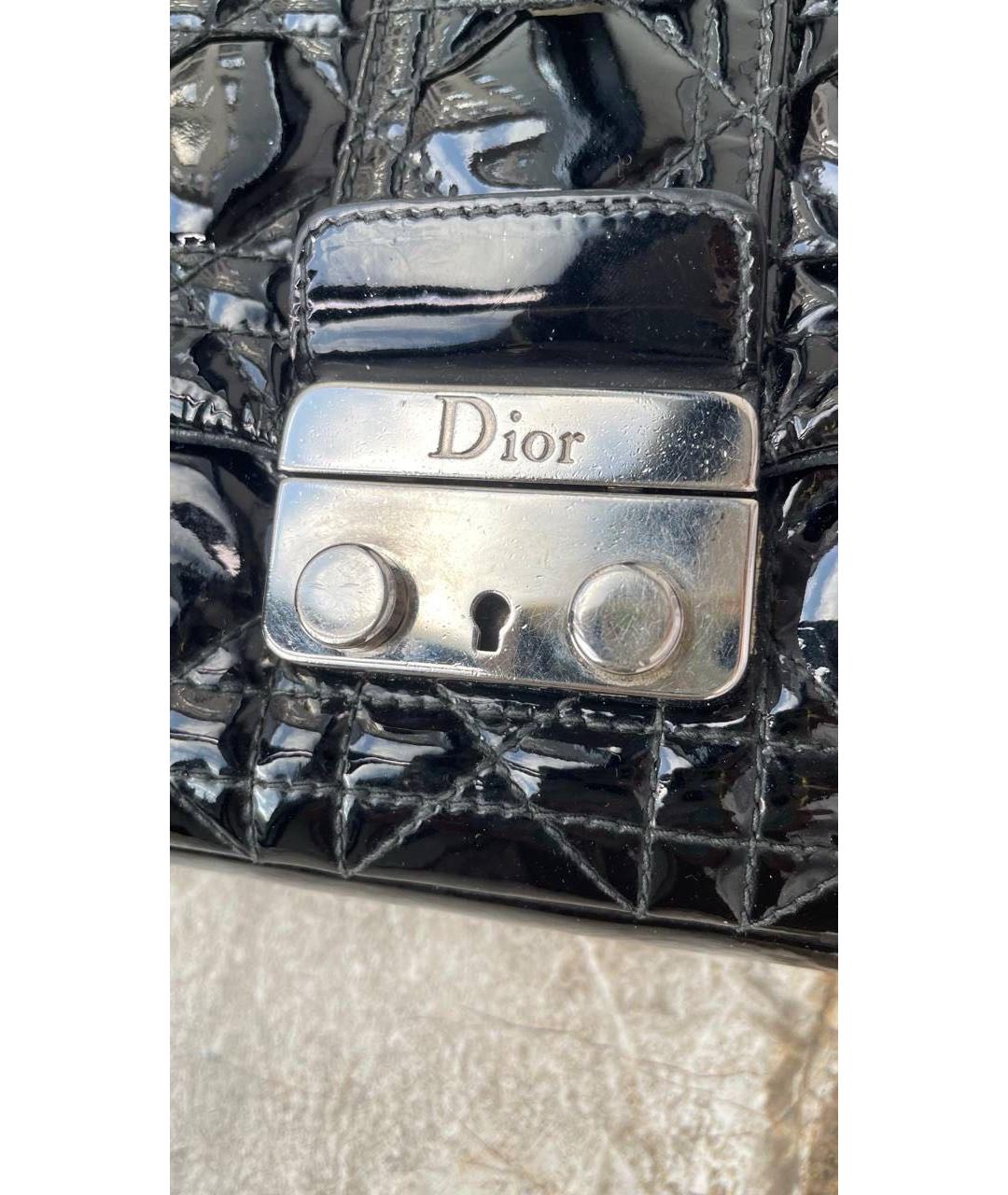 CHRISTIAN DIOR Черная сумка через плечо из лакированной кожи, фото 5