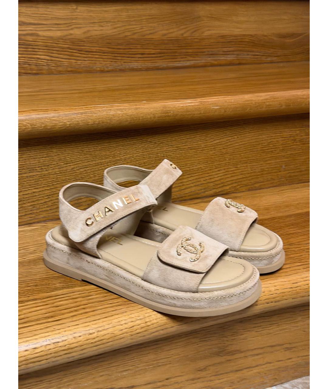 CHANEL Бежевые замшевые сандалии, фото 3