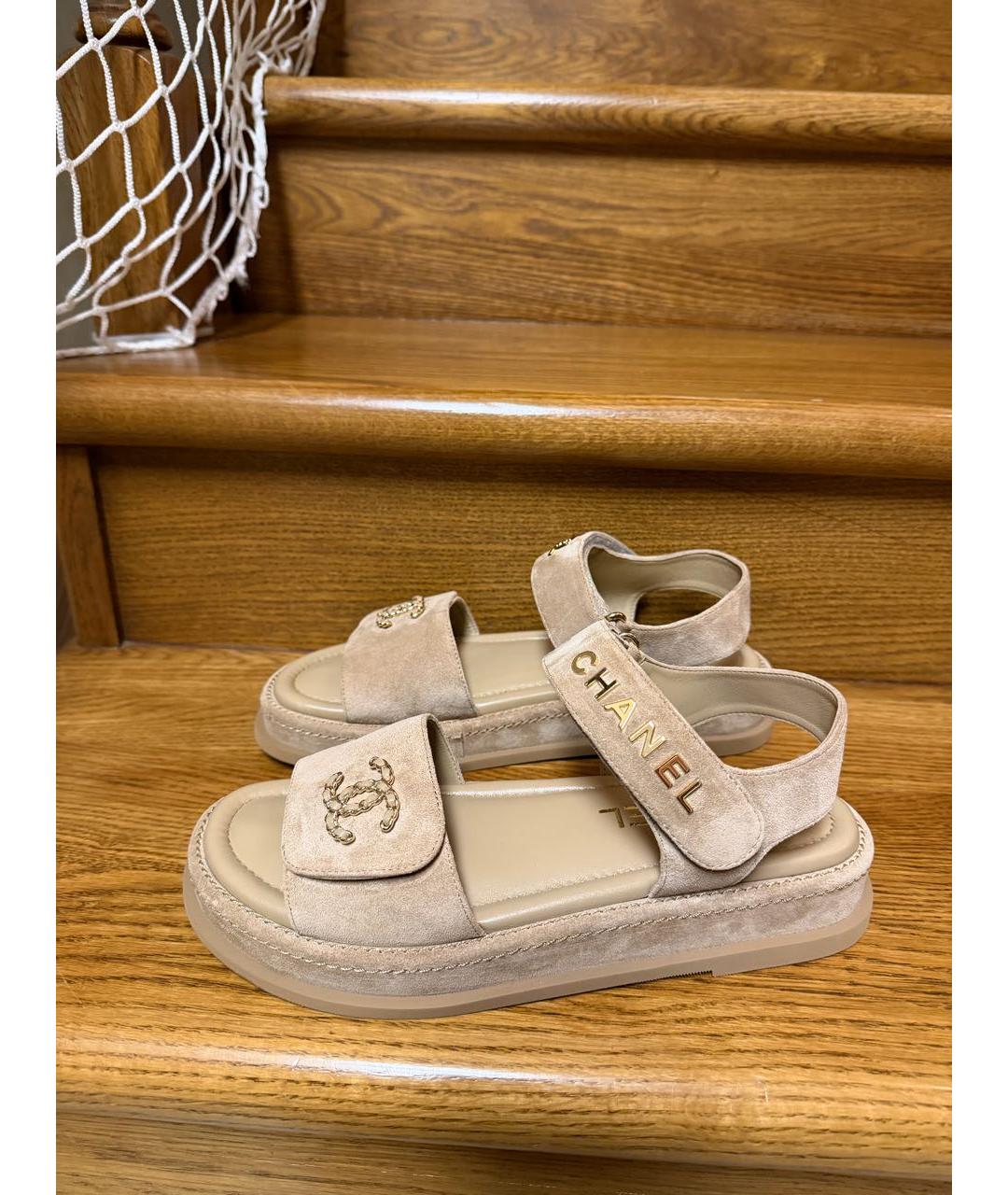 CHANEL Бежевые замшевые сандалии, фото 4