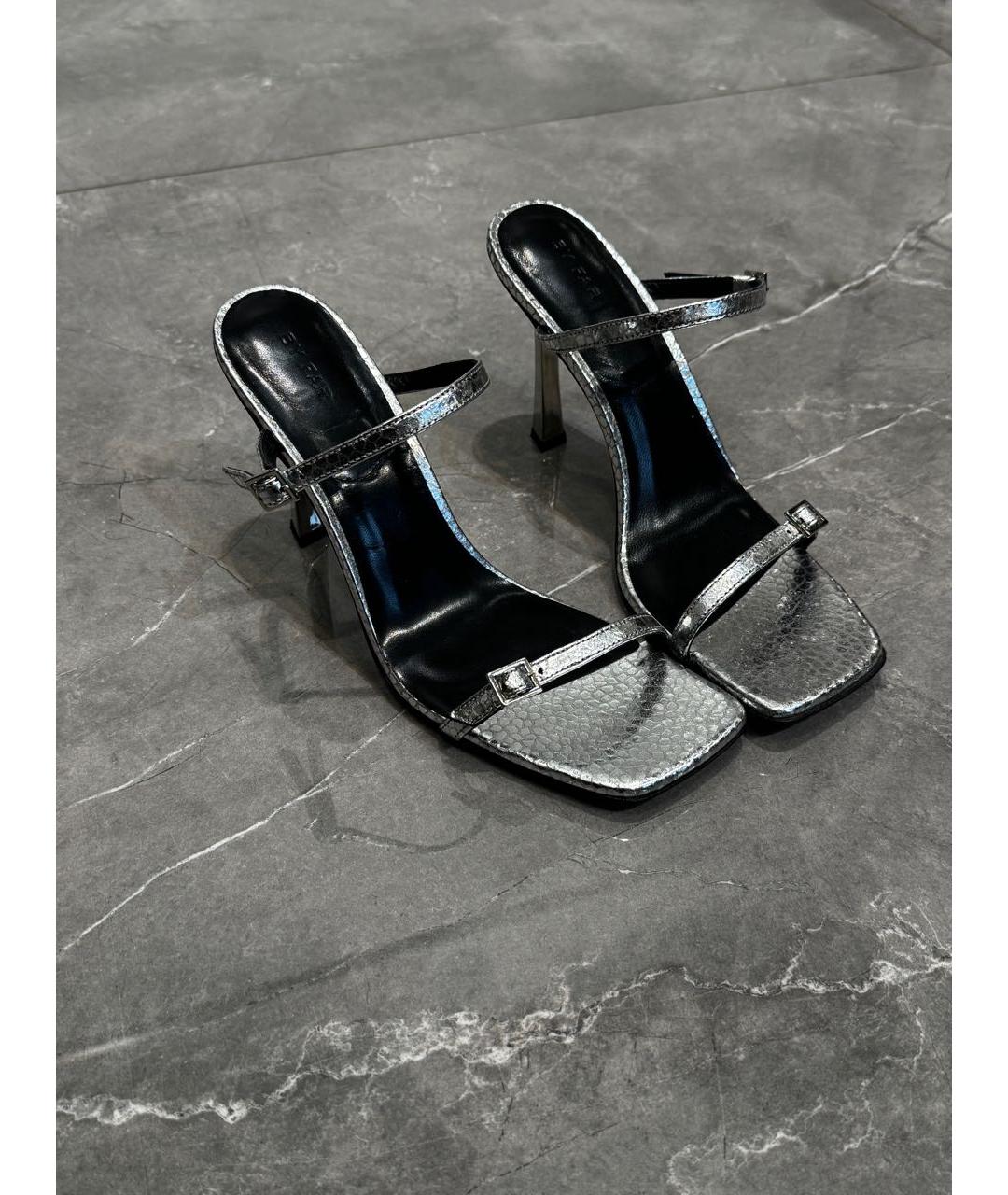 BY FAR Серебряные кожаные туфли, фото 3