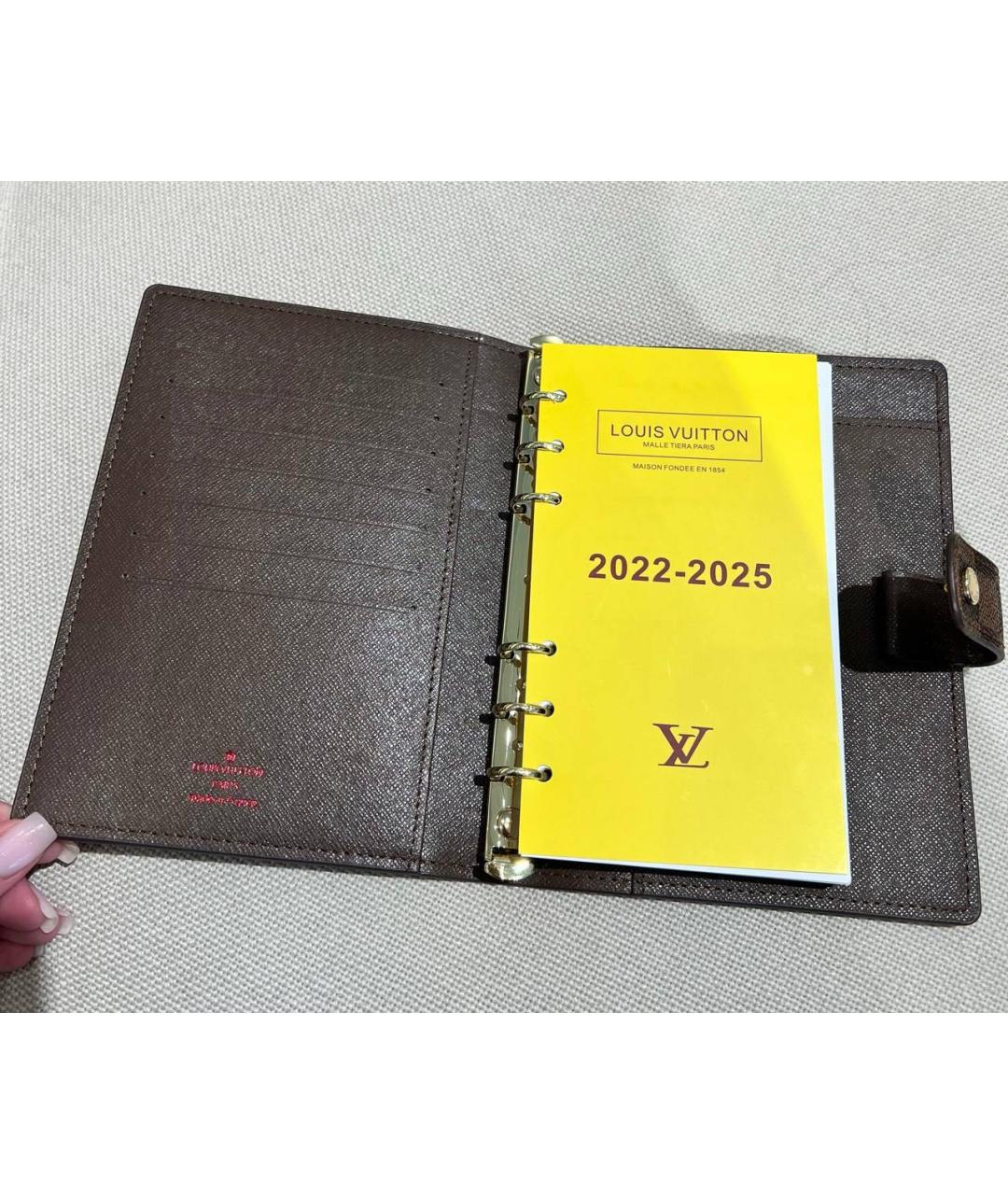 LOUIS VUITTON Книга, фото 3