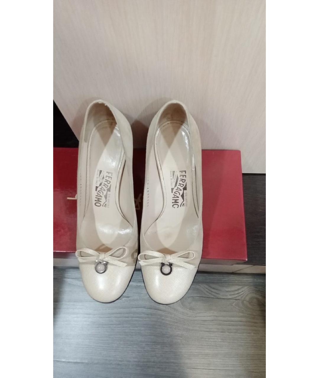 FERRAGAMO Бежевая замшевая сумка с короткими ручками, фото 8