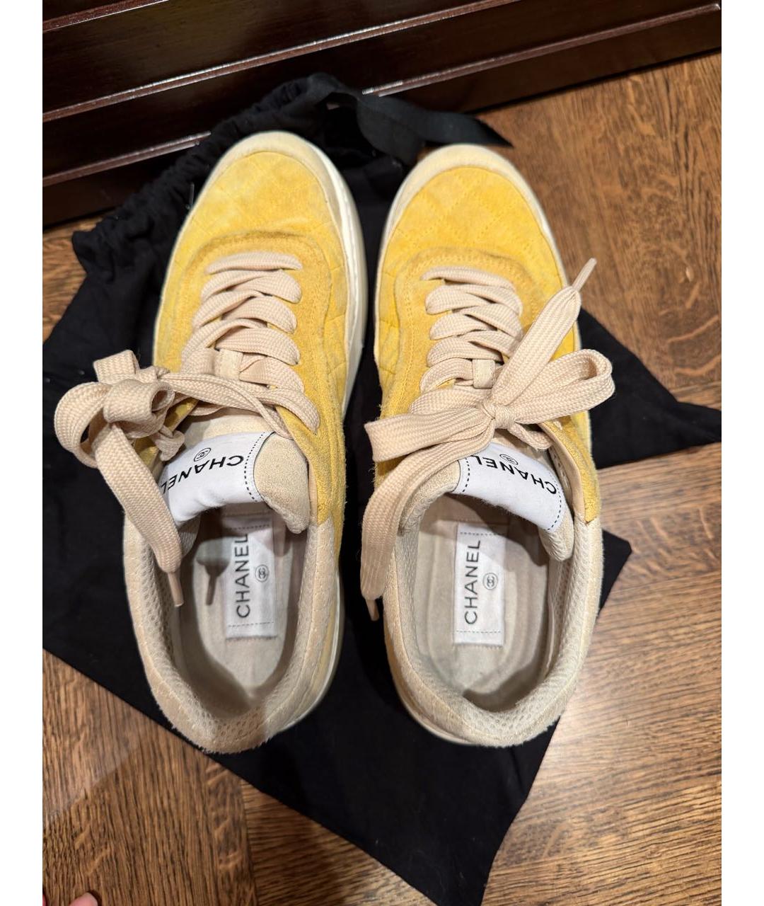 CHANEL Желтые замшевые кеды, фото 3