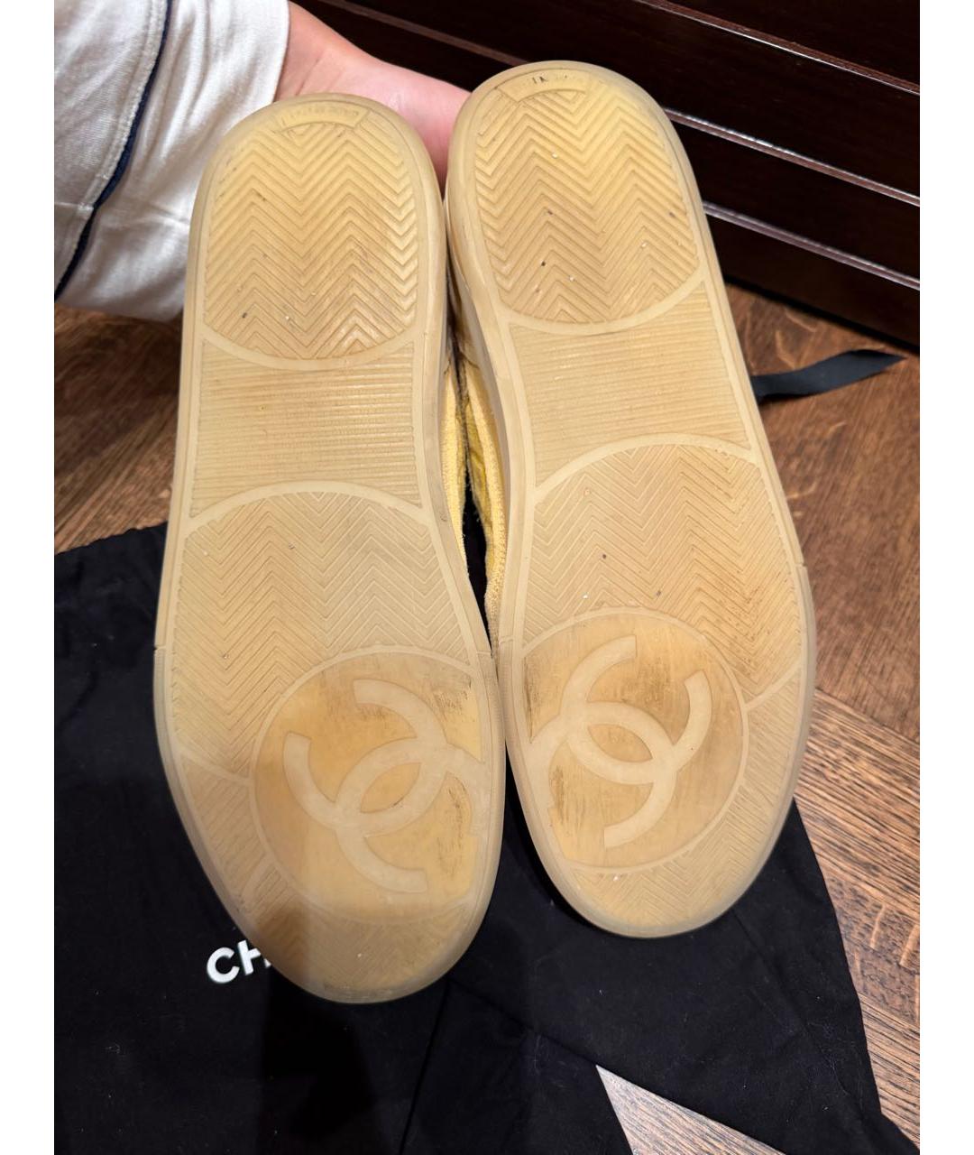 CHANEL Желтые замшевые кеды, фото 4