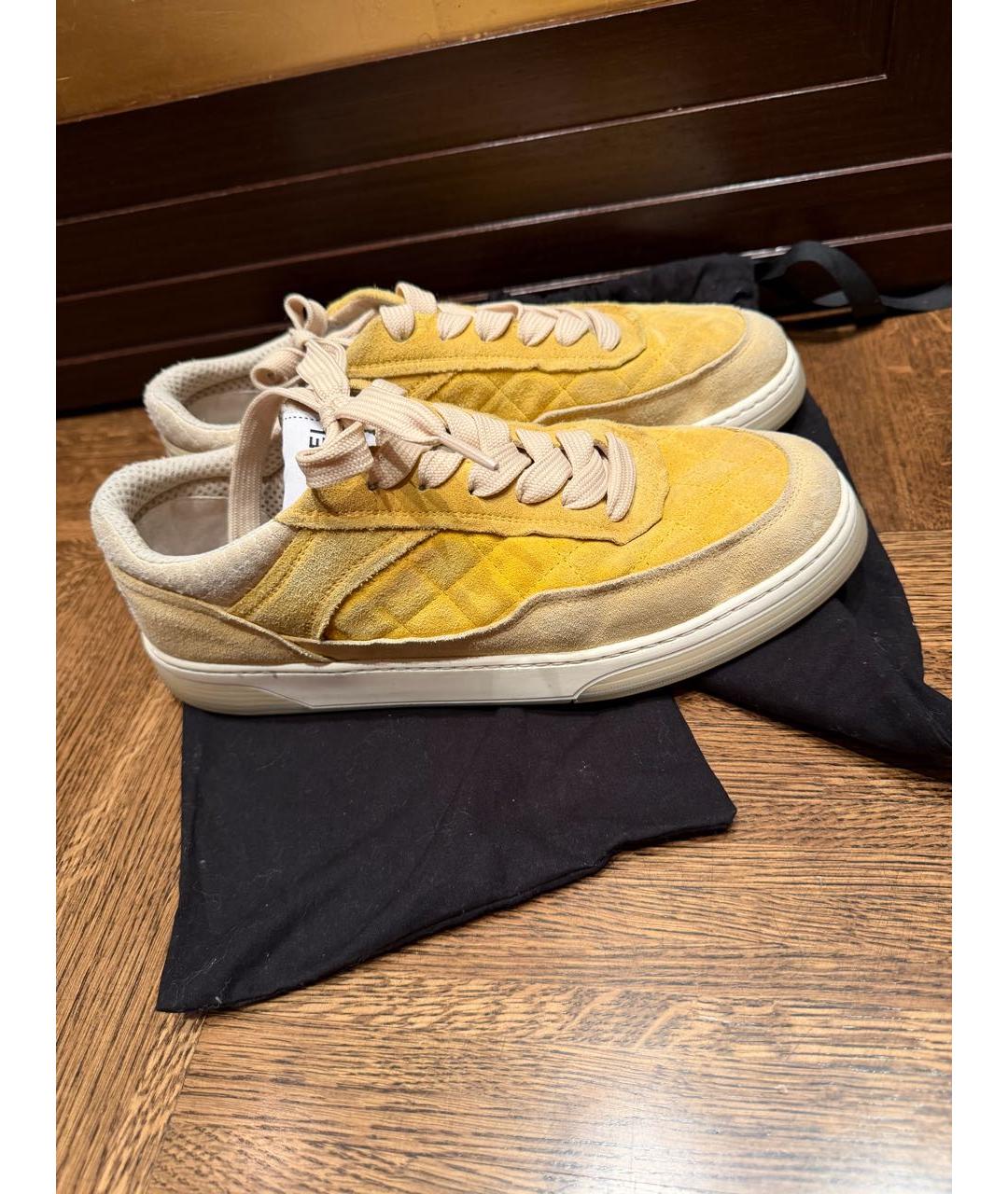 CHANEL Желтые замшевые кеды, фото 6