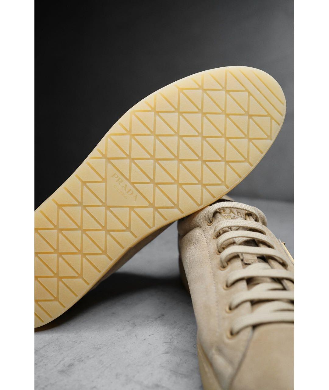 PRADA Бежевые замшевые низкие кроссовки / кеды, фото 6