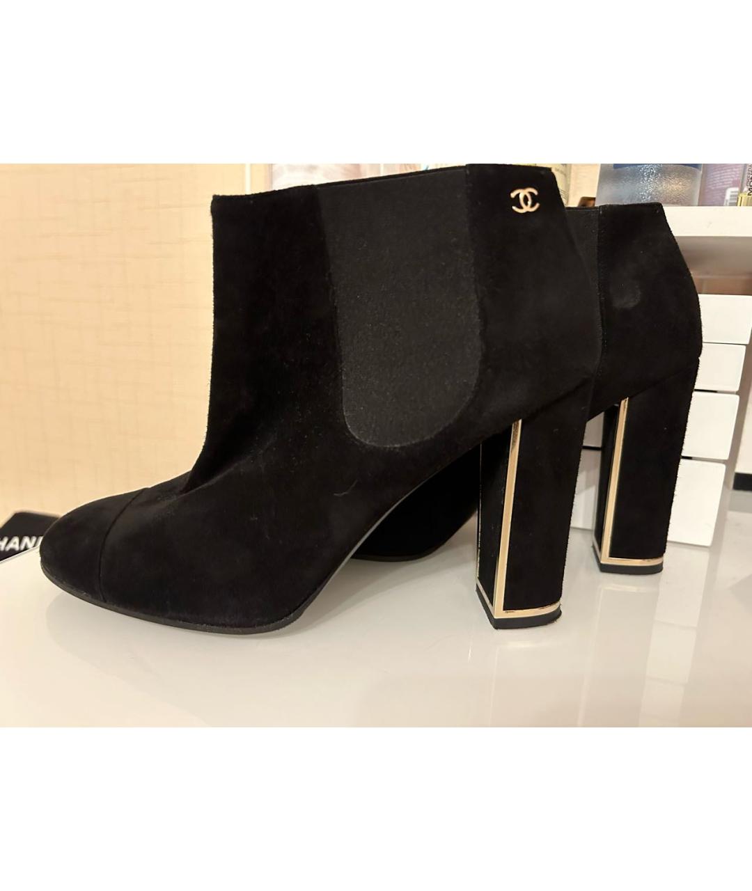 CHANEL Черные замшевые ботильоны, фото 9