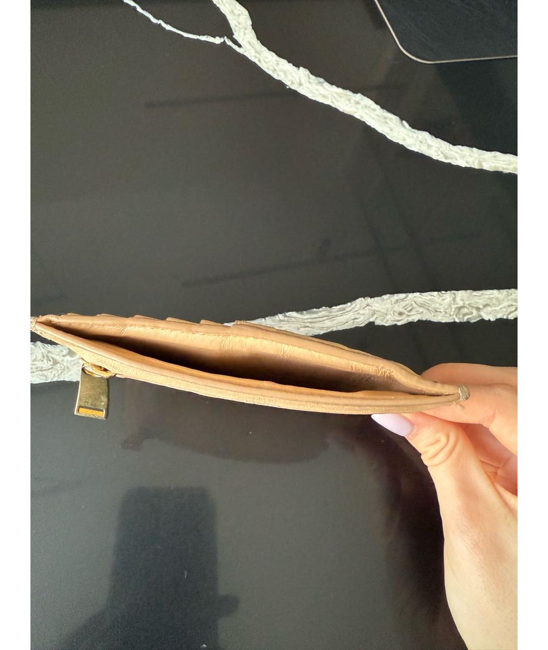 BOTTEGA VENETA Бежевый кожаный кардхолдер, фото 3