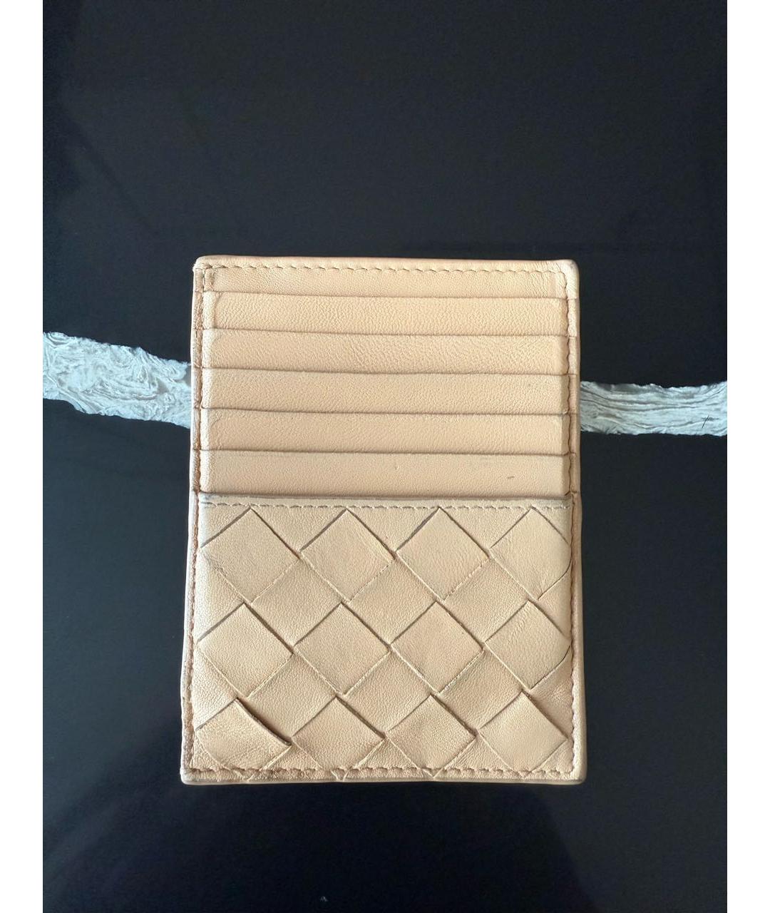 BOTTEGA VENETA Бежевый кожаный кардхолдер, фото 4
