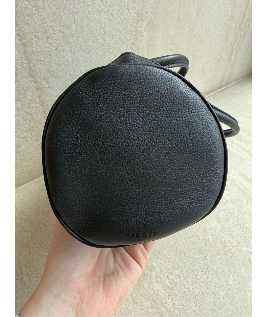 THE ROW Черная кожаная сумка с короткими ручками, фото 5